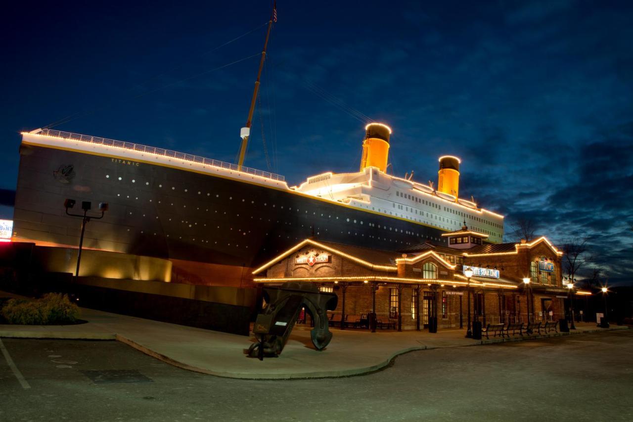 Magical Moments, Hot Tub, Wifi, 1089 Free Tickets Each Paid Day, Dollywood And More Gatlinburg Exterior photo