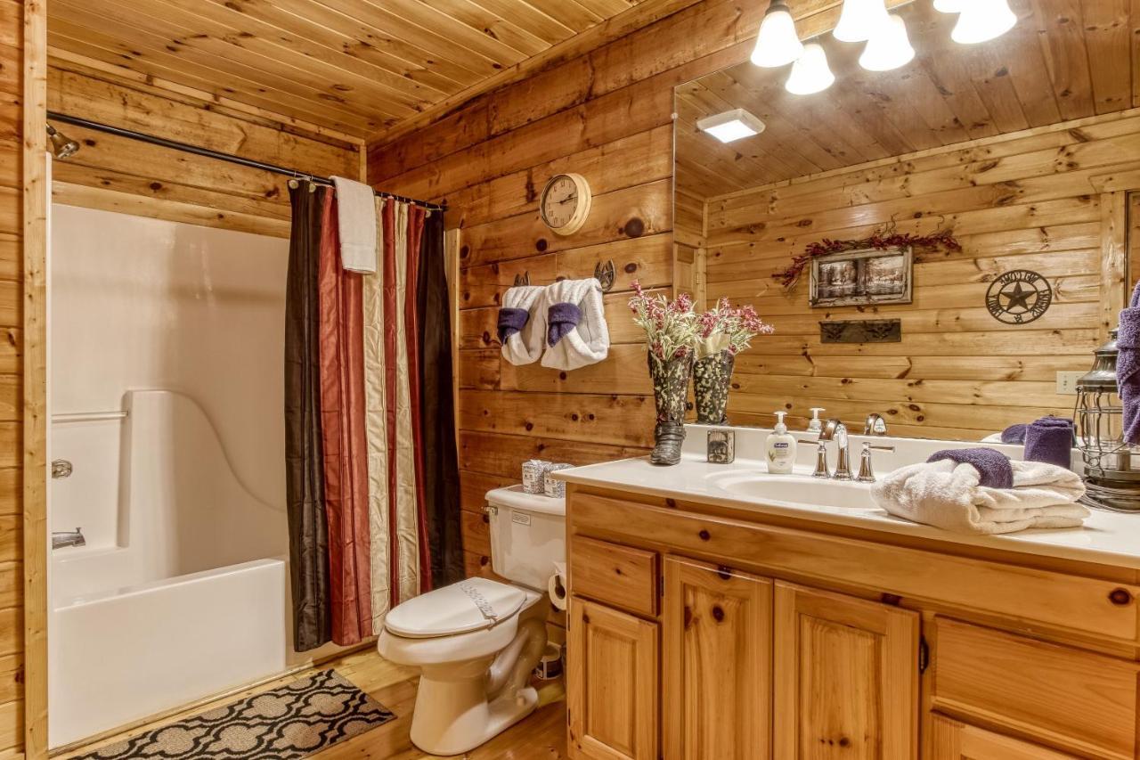 Magical Moments, Hot Tub, Wifi, 1089 Free Tickets Each Paid Day, Dollywood And More Gatlinburg Exterior photo