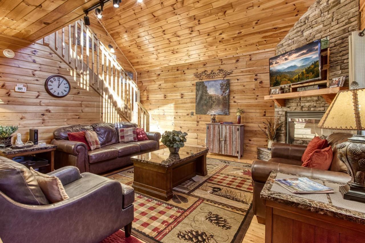 Magical Moments, Hot Tub, Wifi, 1089 Free Tickets Each Paid Day, Dollywood And More Gatlinburg Exterior photo
