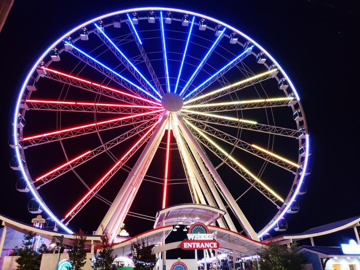 Magical Moments, Hot Tub, Wifi, 1089 Free Tickets Each Paid Day, Dollywood And More Gatlinburg Exterior photo