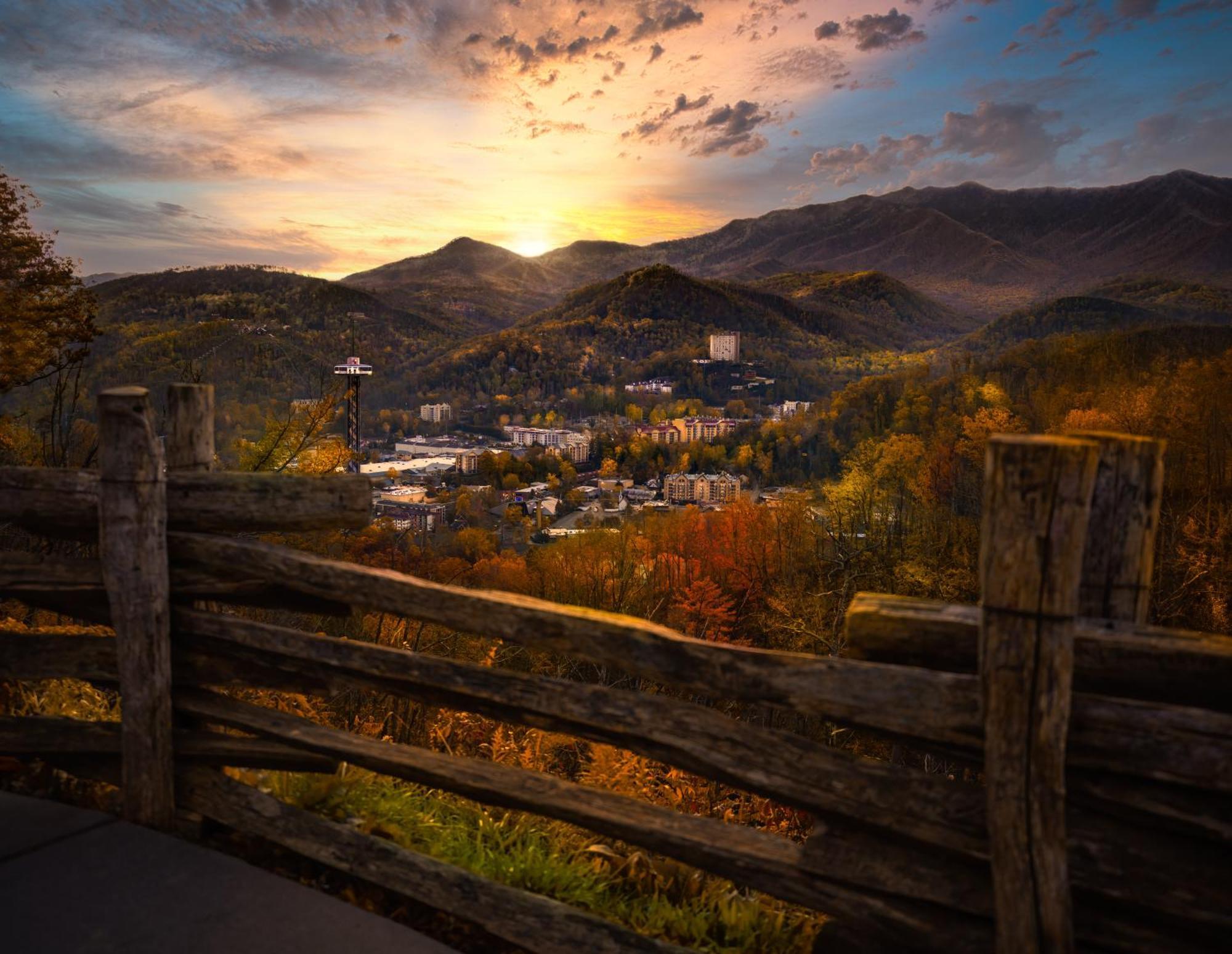 Magical Moments, Hot Tub, Wifi, 1089 Free Tickets Each Paid Day, Dollywood And More Gatlinburg Exterior photo